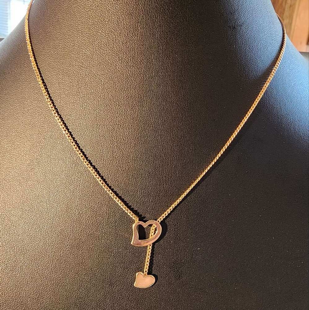 Avon Goldtone Double Heart Pendant Necklace - Picture 3 of 11